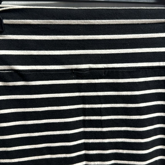 Forever 21 | Black & White Striped Stretchy Skirt | Size Large - Picture 4 of 6